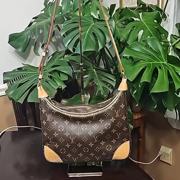 #0710-584 LOUIS VUITTON MONOGRAM BOLOUGNE SHOULDER BAG - Picture 2 of 9